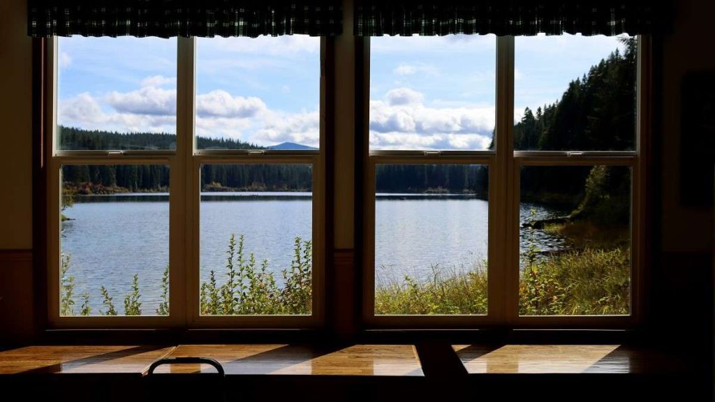 L'interno di una casa vacanze su un lago