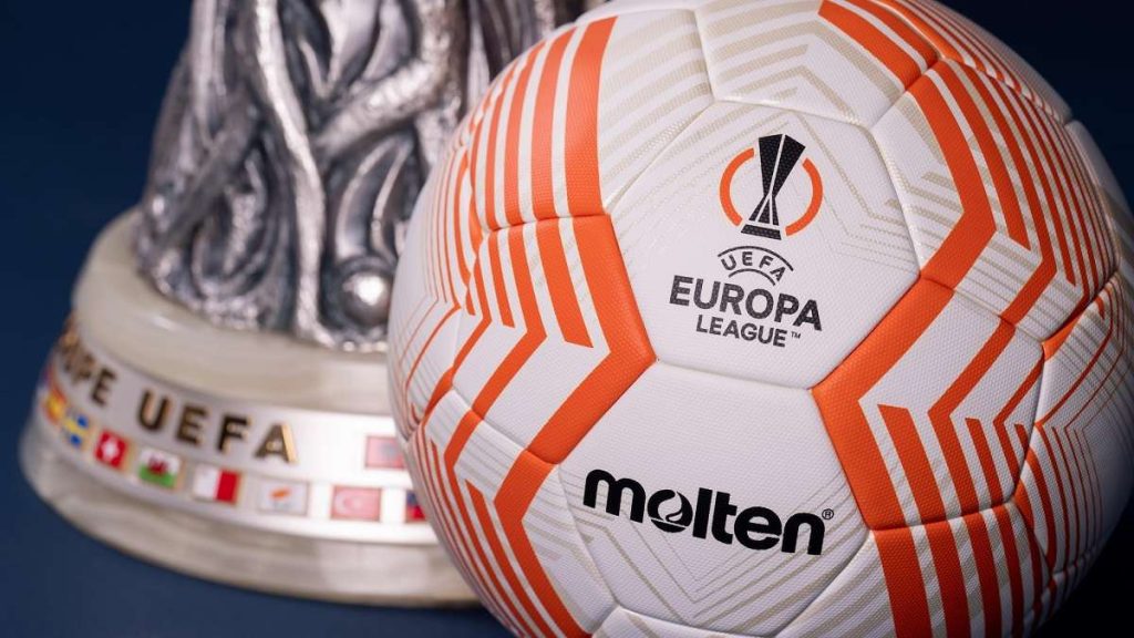 Il pallone e la coppa dell'Europa League