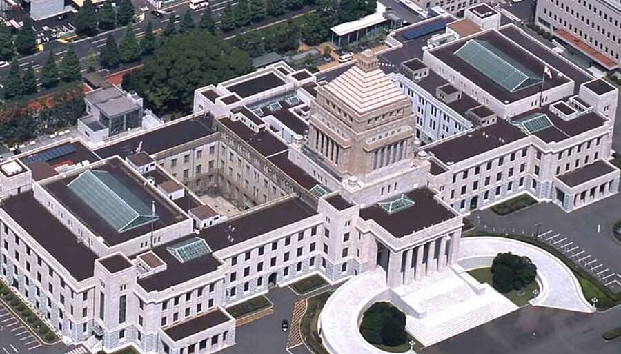 Nell'immagine un'immagine dall'alto del Palazzo dove ha sede la Camera dei rappresentanti del Giappone