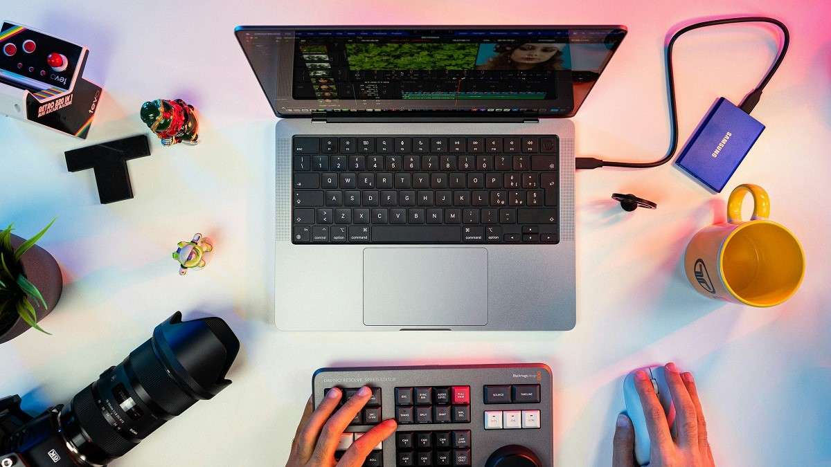Un content creator al lavoro