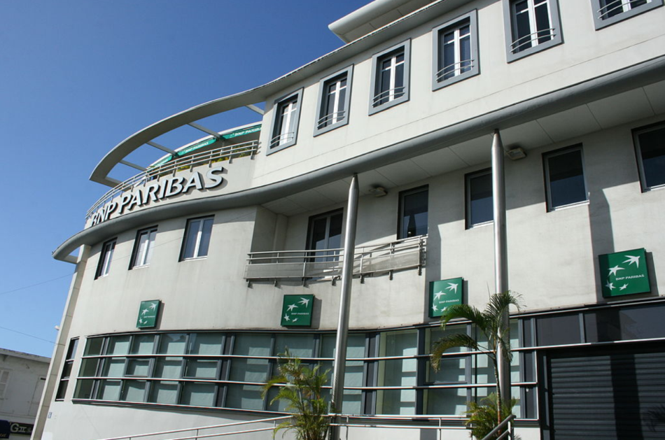 Nell'immagine, la sede regionale di BNP Paribas a St Denis de la Reunion