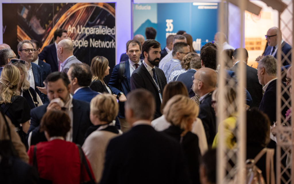 Un'immagine tratta dall'edizione 2023 di EFPA Italia meeting con l'affollato salone