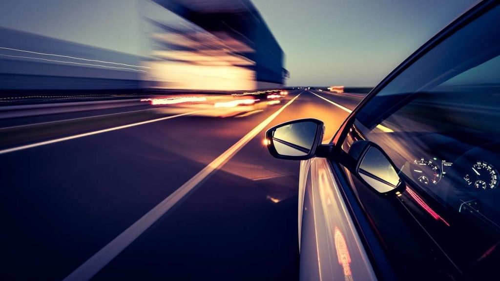 Un'auto con il sistema AI di Viaduct