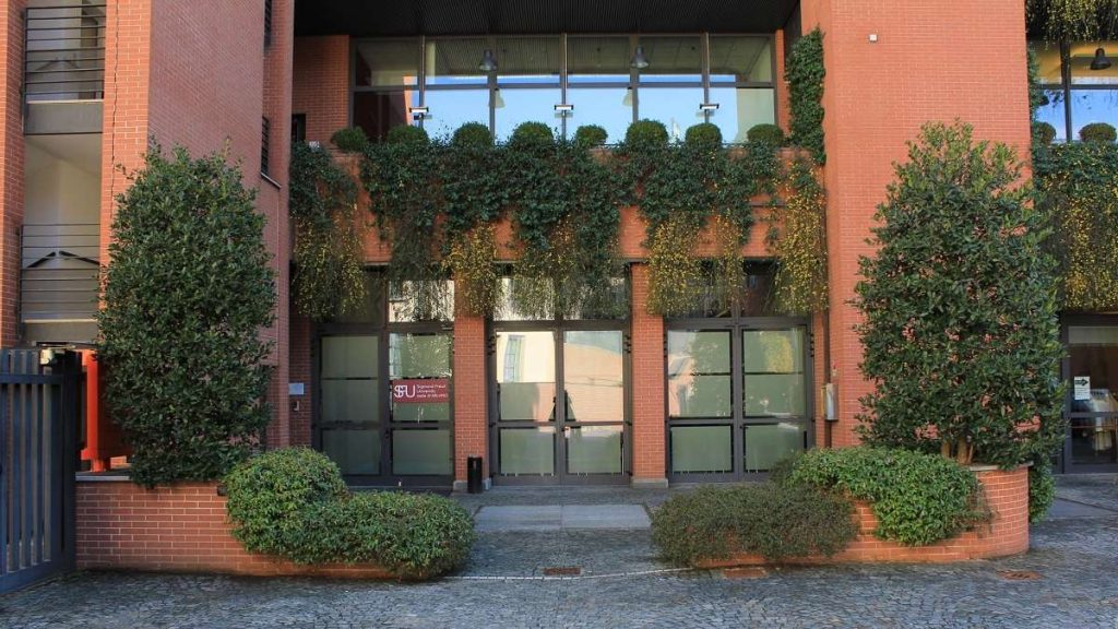 L'esterno della sede della SFU Milano
