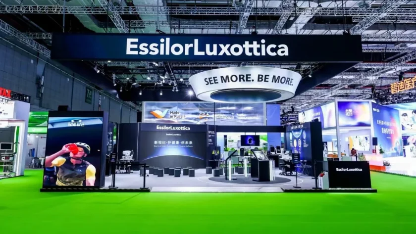 una foto dello stand di EssilorLuxottica a Wall Street