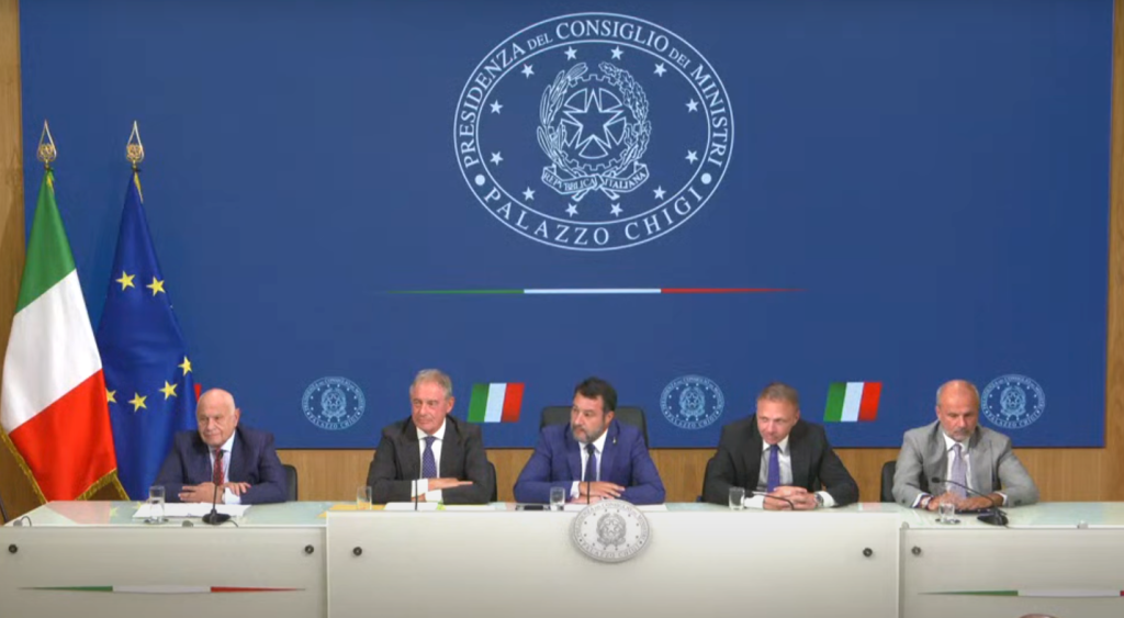 Nella foto un Consiglio dei ministri