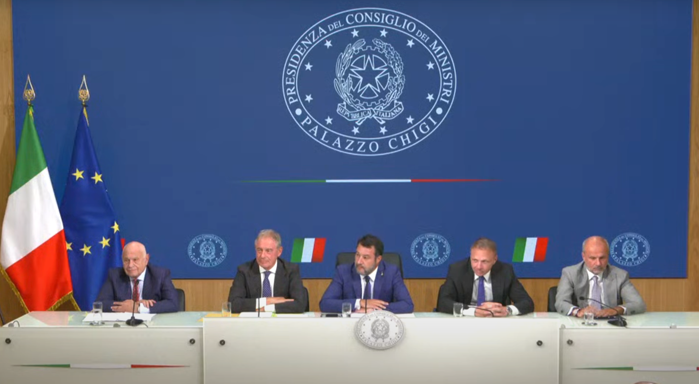 Nella foto un Consiglio dei ministri