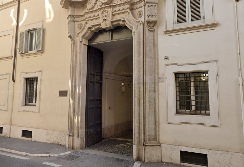 L'ingresso della sede centrale dell'Ivass a Roma