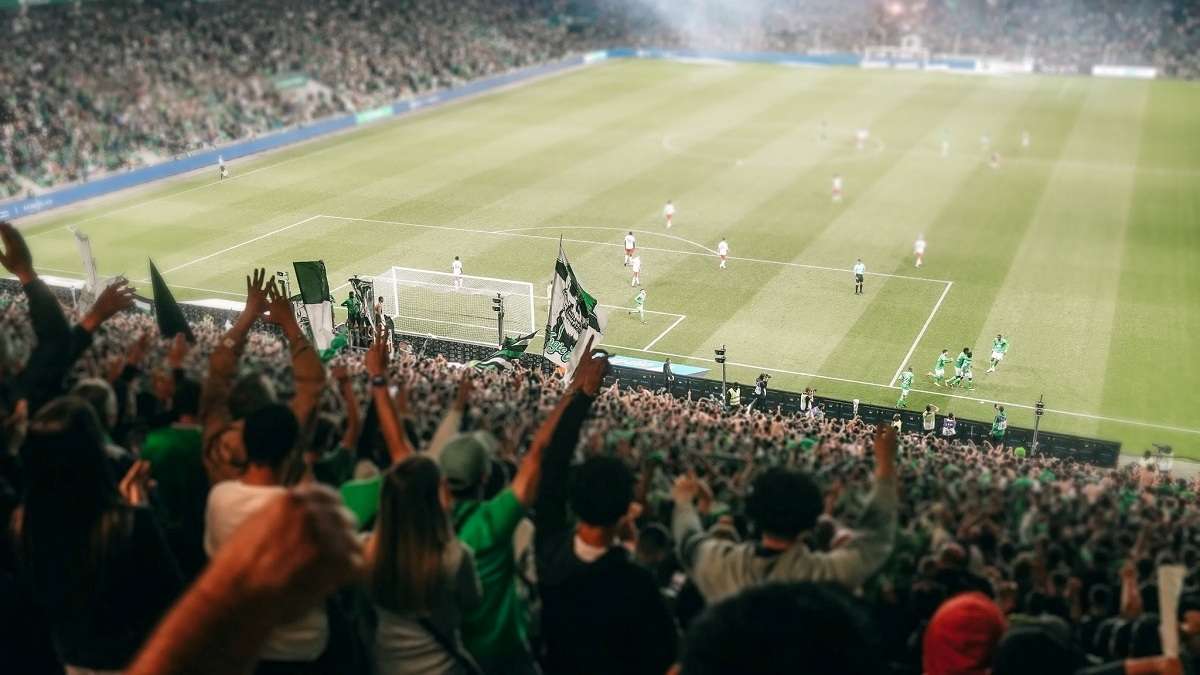 La curva del Saint-Étienne durante una partita