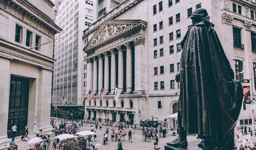 A Wall Street torna la calma, ma per la storia la correzione continuerà
