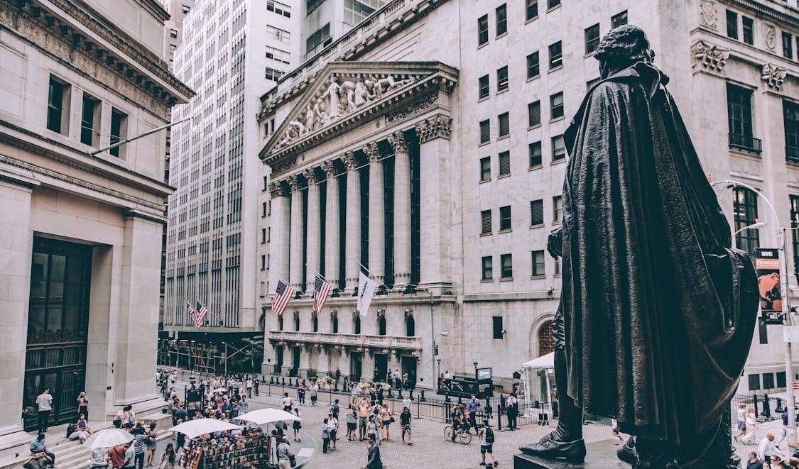 A Wall Street torna la calma, ma per la storia la correzione continuerà
