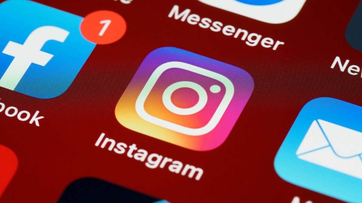 Uno smartphone con l'app di Instagram