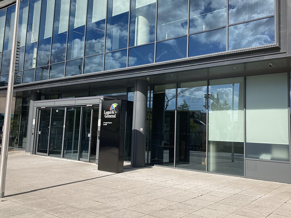 L'ingresso della sede di L&G a Cardiff in Galles