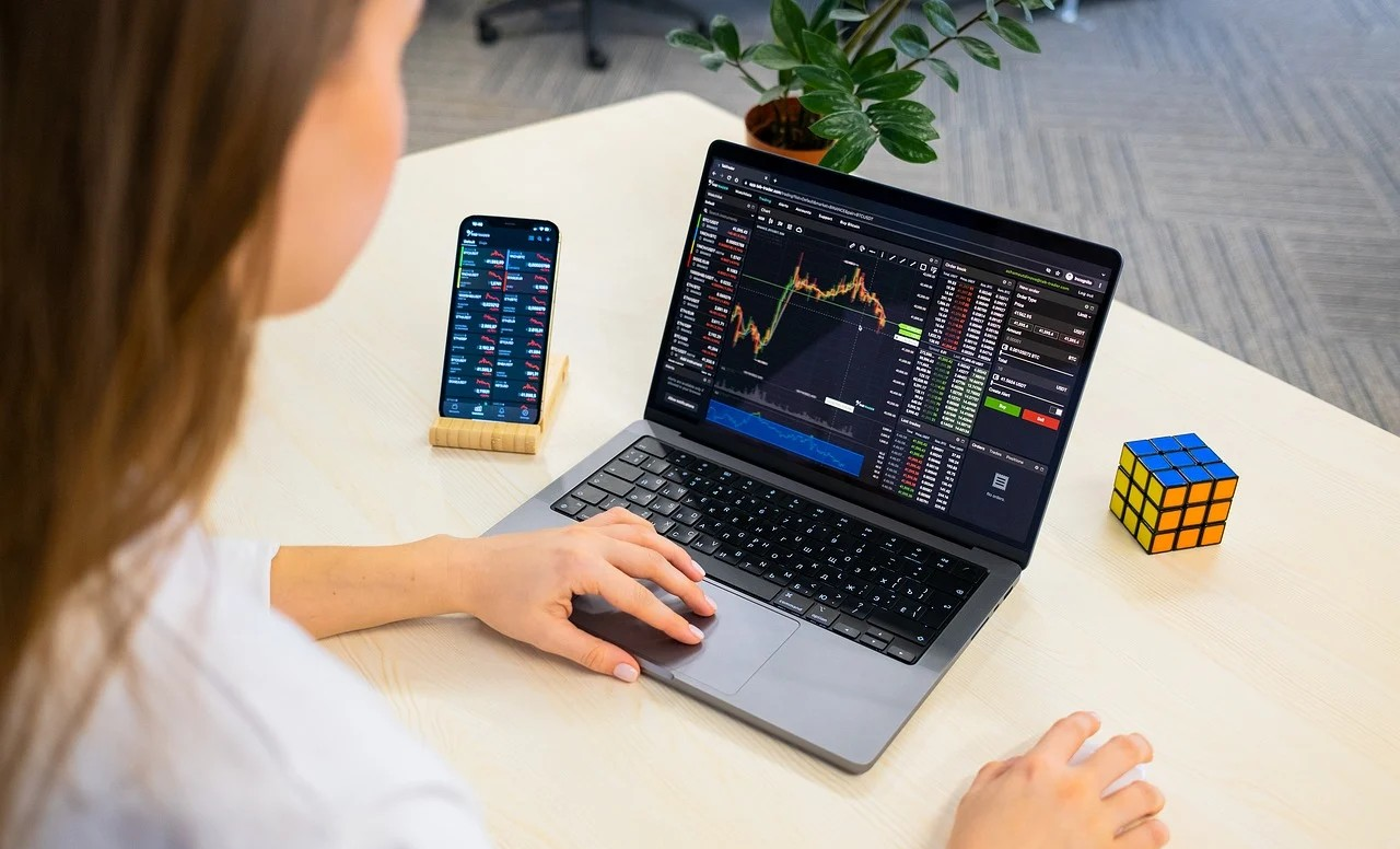 Azioni, Morningstar: 3 titoli con buoni dividendi da comprare