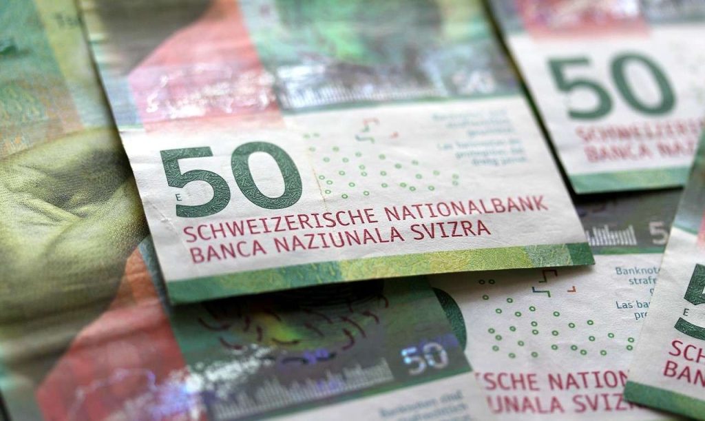 Il franco svizzero si avvicina ai massimi decennali, ma la SNB non interviene