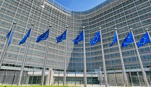 Auto elettriche: l'UE conferma i dazi alla Cina ma si divide