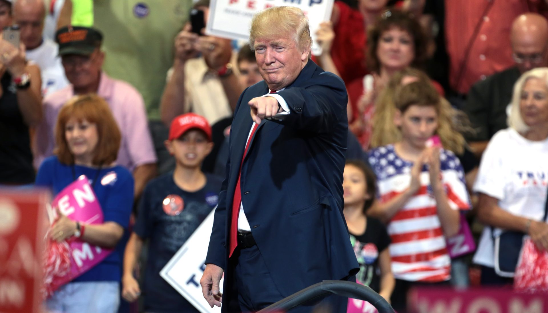 Trump tuona: nessuno Stato potrà vietare le auto a benzina