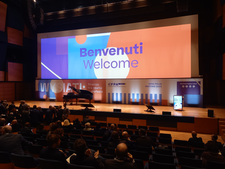 La sala gremita prima della conferenza iniziale di EFPA Italia Meeting 2024