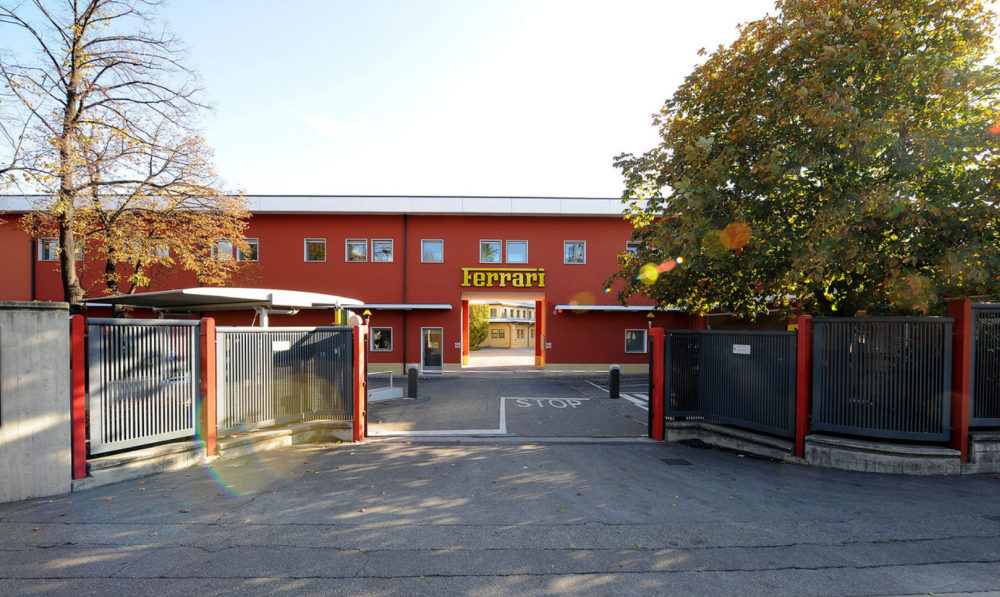 L'ingresso del primo nucleo della fabbrica Ferrari a Maranello