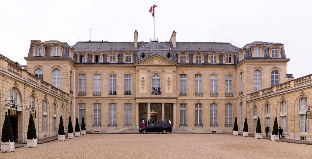 La Francia fa tremare i mercati e i rendimenti degli OAT volano