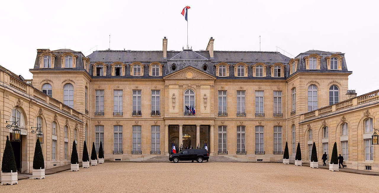 La Francia fa tremare i mercati e i rendimenti degli OAT volano