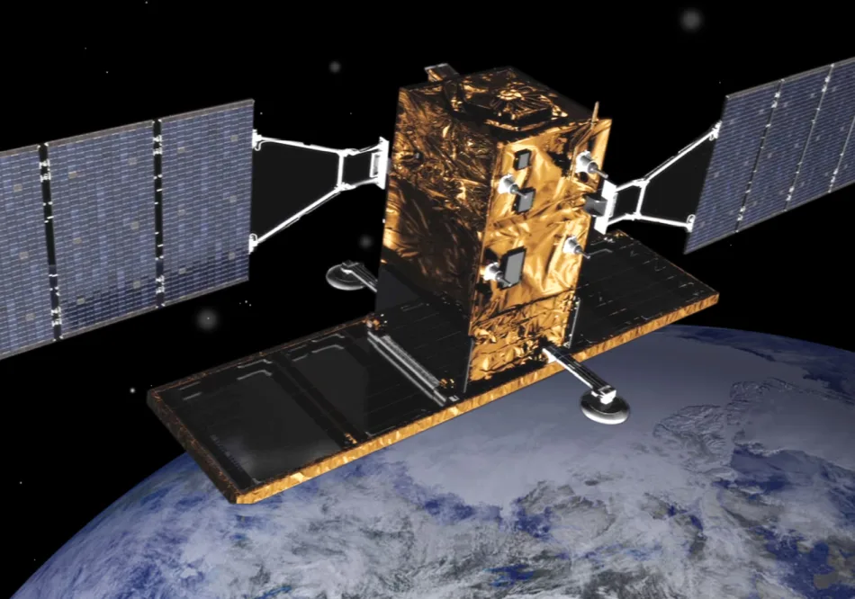 Il satellite Cosmo SkyMed in volo orbitale intorno alla Terra, visibile nella parte bassa dello schermo, coperta da nuvole