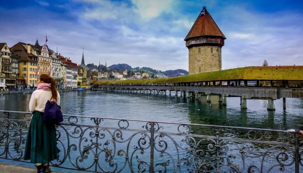 AllianceBernstein chiede $ 225 milioni alla Svizzera sul caso UBS-Credit Suisse