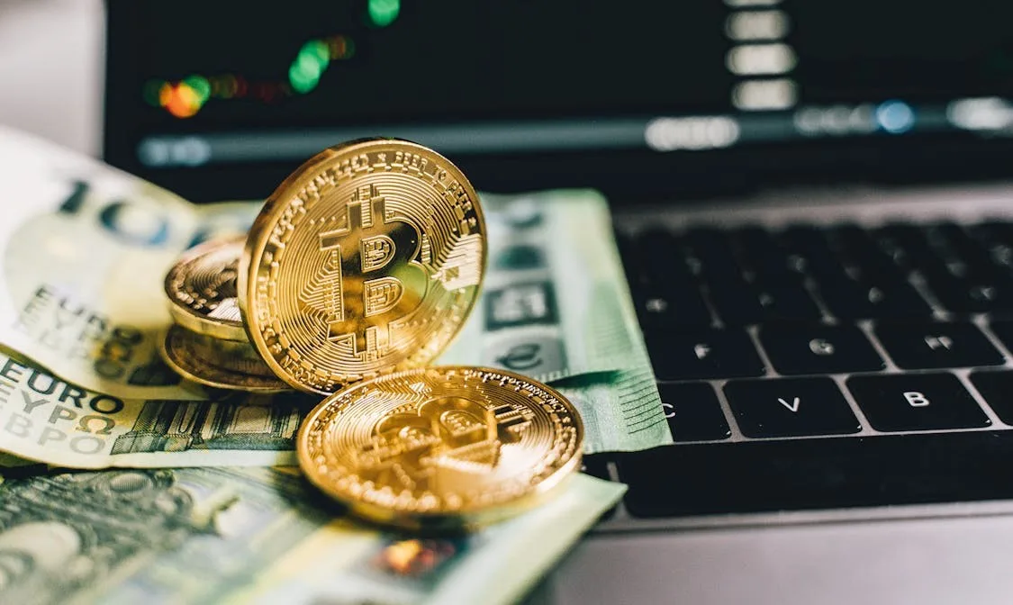 Criptovalute: a novembre flussi record negli ETF spot