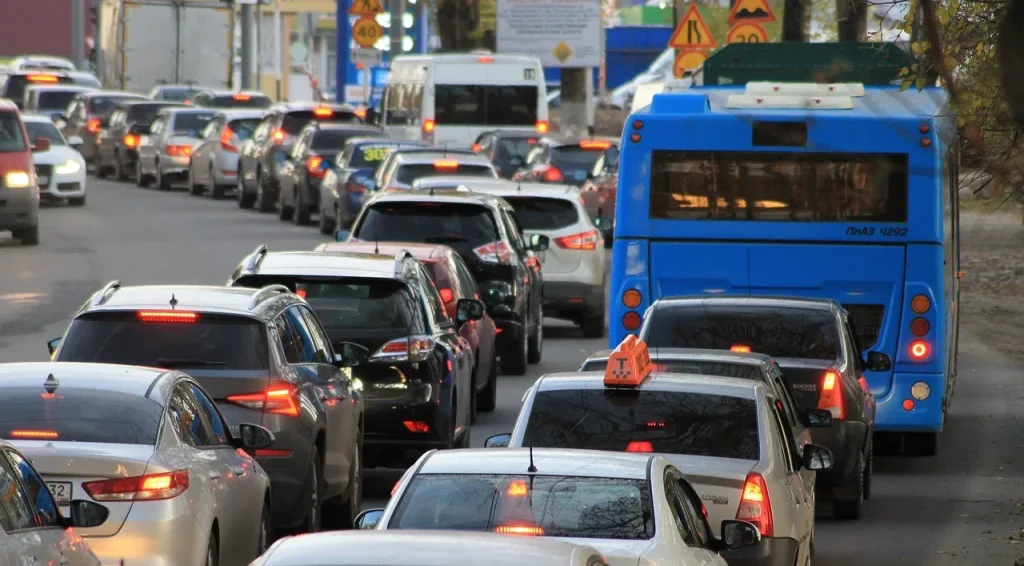 Auto: cosa cambia dal 2025 con le strette dell'Europa sulle emissioni