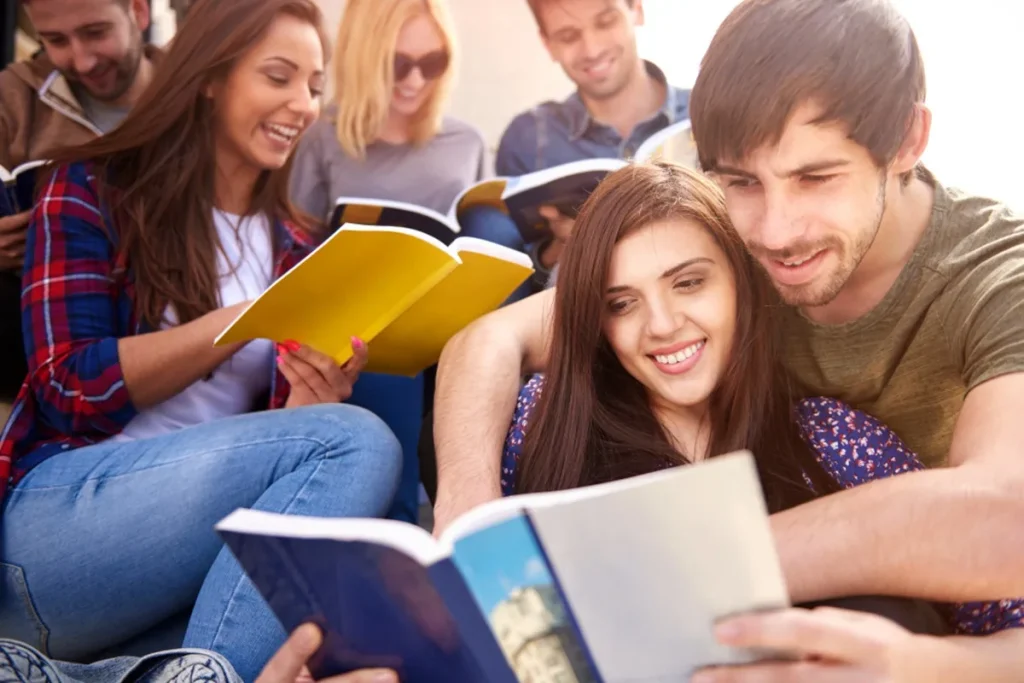 studenti con libri in mano