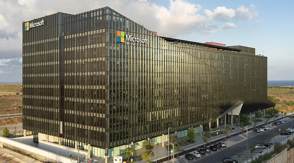 Microsoft: segnali negativi dal cloud, scendono le azioni in Borsa