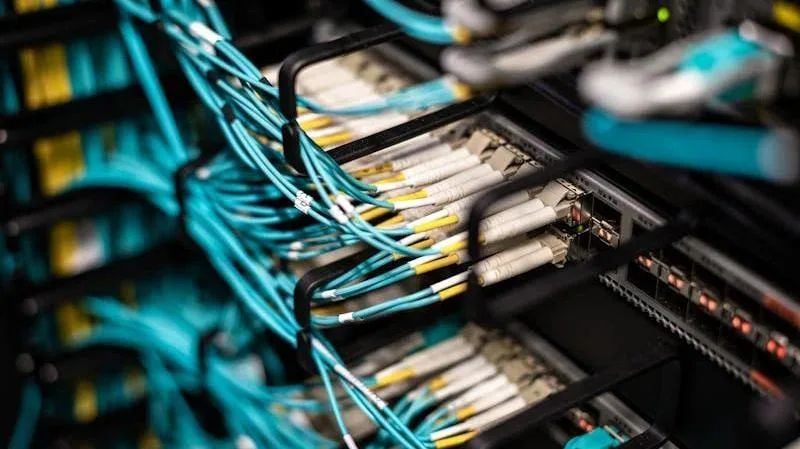 Azioni Tim: quali target con il risiko delle telecomunicazioni in Europa?