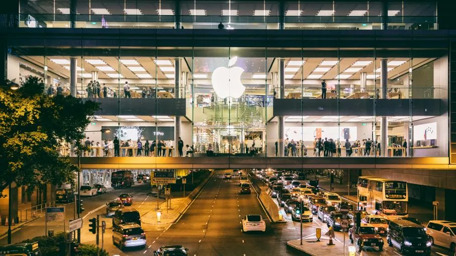 Apple ha paura dei dazi, investirà 500 miliardi di dollari in USA