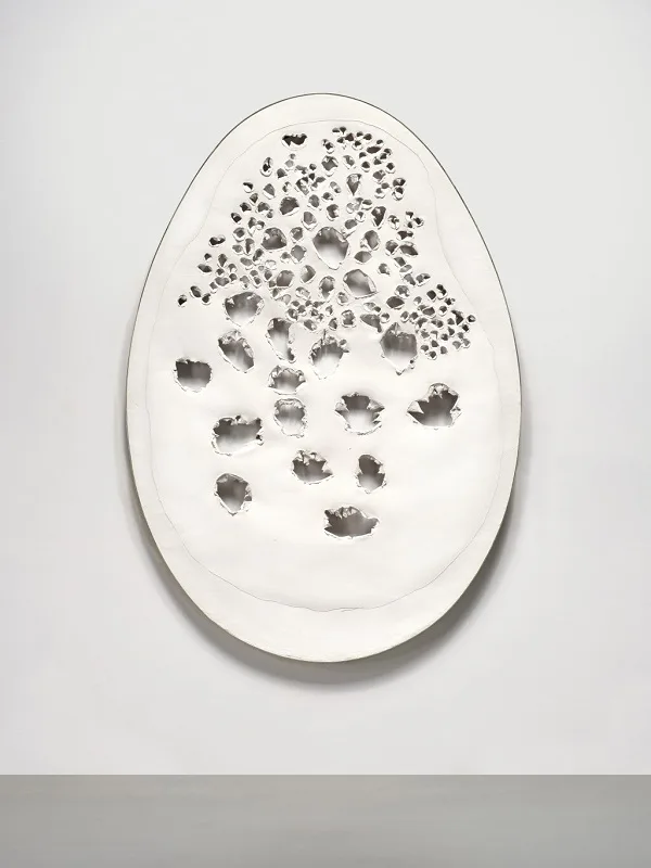 Concetto spaziale. La fine di Dio (in bianco) di Lucio Fontana