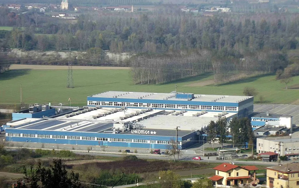 Lo stabilimento di EssilorLuxottica a Lurano, nel torinese