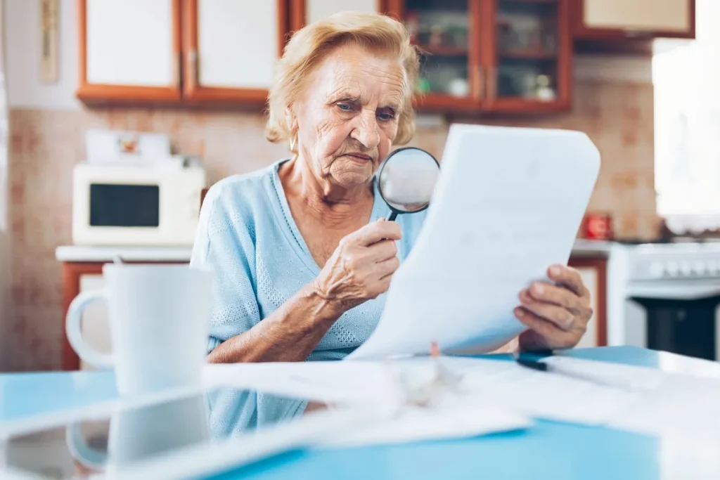 pensionata che controlla modello red 2025