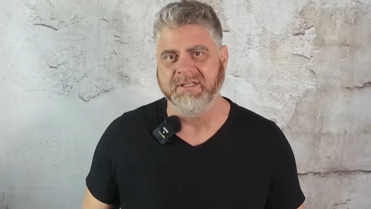 Ben Armstrong in un suo video su YouTube