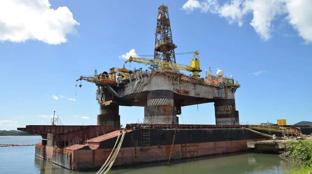 Petrolio: Goldman Sachs vede un rischio al ribasso nel 2025/26