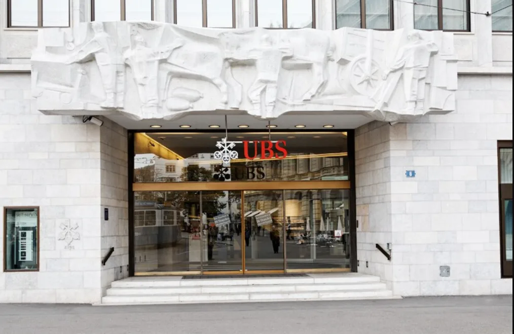 L'ingresso della sede di Ubs a Zurigo.