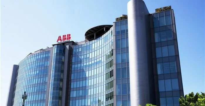 ABB scorpora l'unità di robotica e spinge le azioni in Borsa