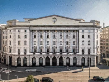 La facciata della sede di Banco Bpm, a milano, in piazza Meda