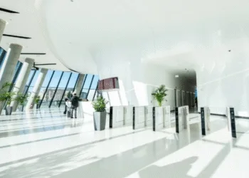 L'ingresso della sede di Banca Generali in uno dei tre grattacieli di City Life a Milano