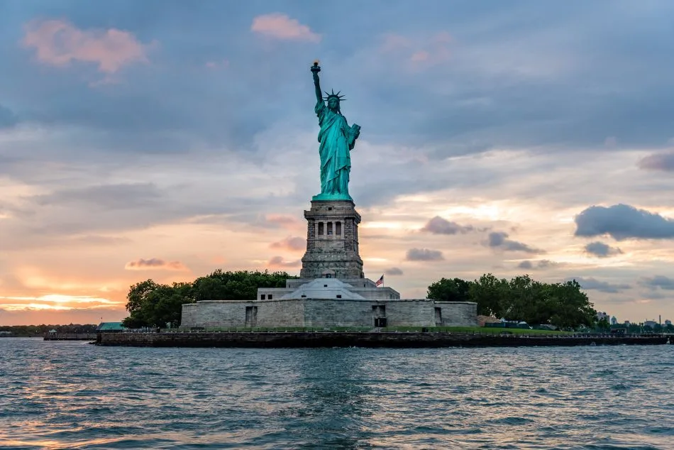 La Statua della Liberta, all'ingresso del porto di New York, negli Stati Uniti