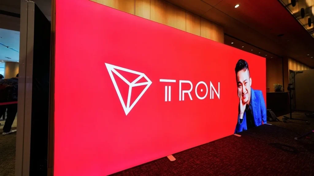 Un banner pubblicitario di Tron con Justin Sun
