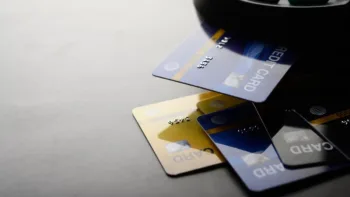 Diverse carte di credito dei circuiti Visa e Mastercard