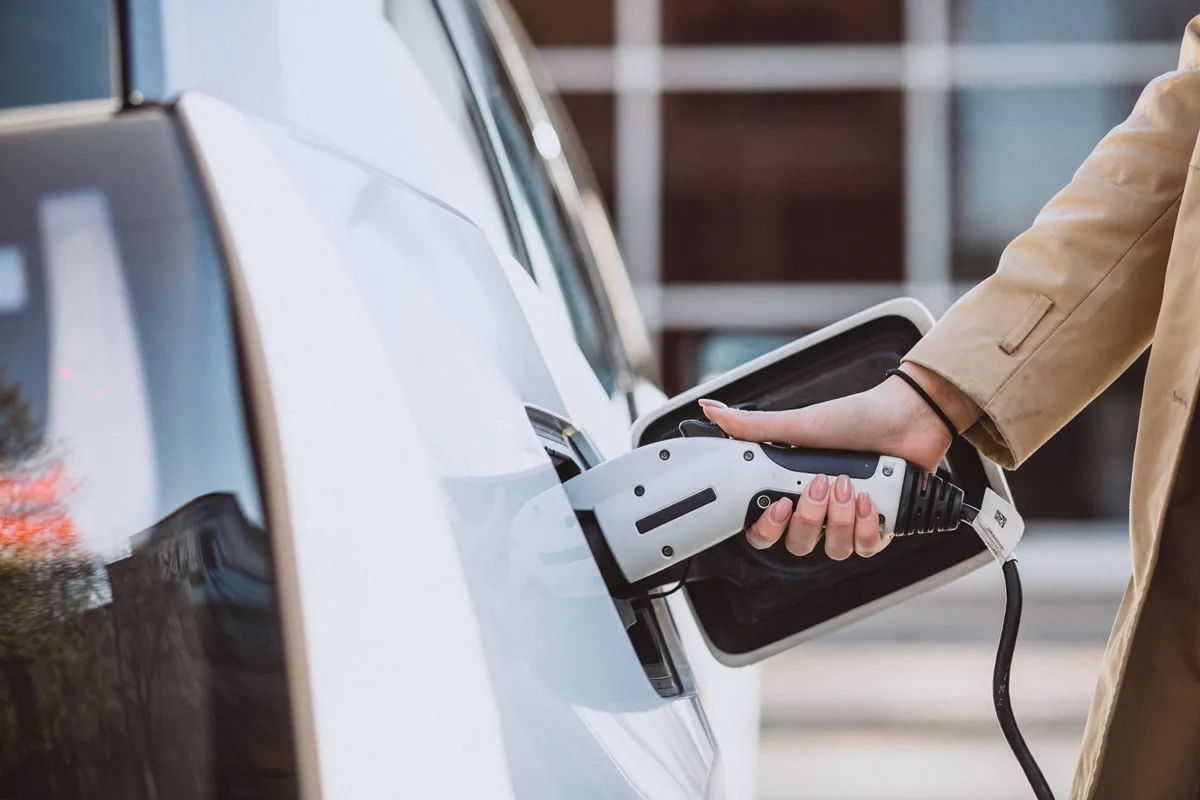 Bonus Auto 2025, fino a 11.000 euro per le elettriche ecco requisiti e novità