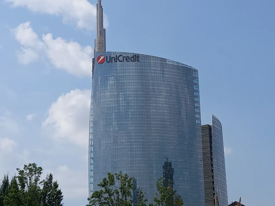 Il grattacielo sede di Unicredit a Milano, in piazza Gae Aulenti