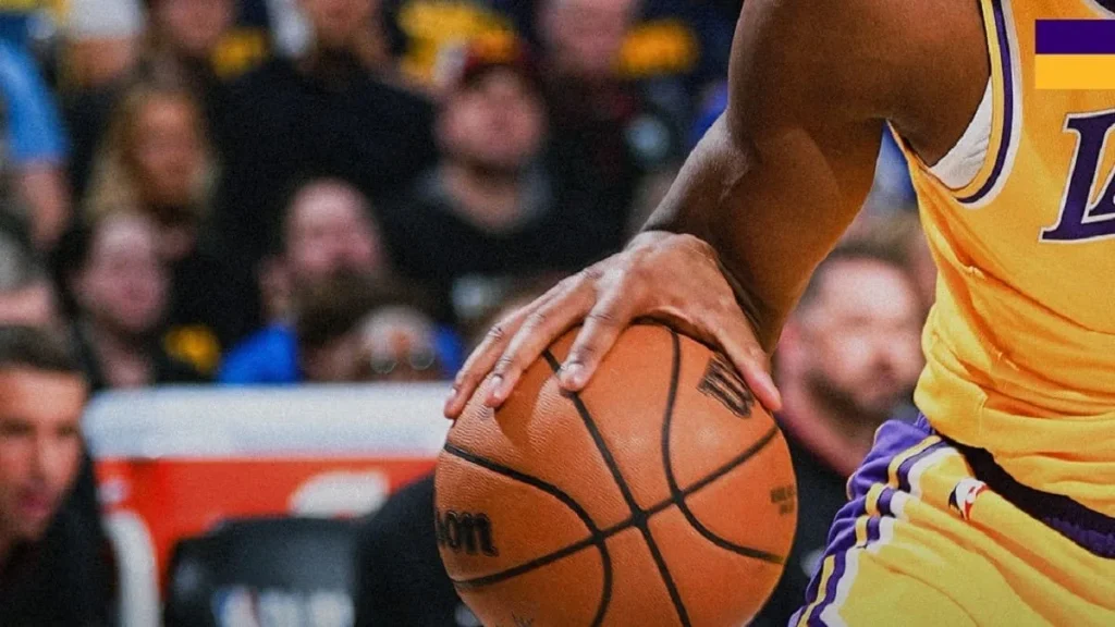 Un giocatore dei Los Angeles Lakers in azione