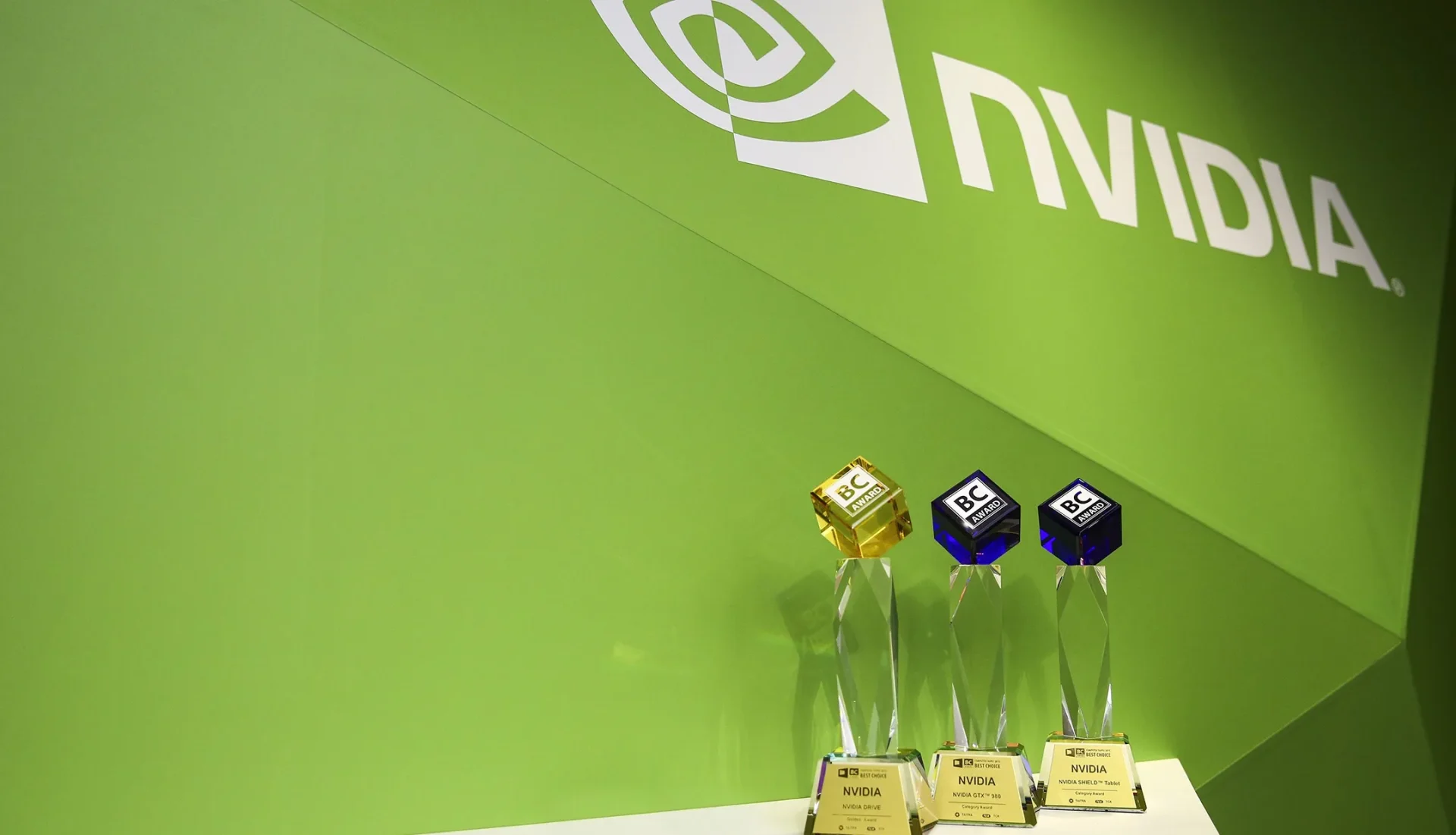 Nvidia taglia il traguardo dei 4.000 miliardi, sono da comprare le azioni?