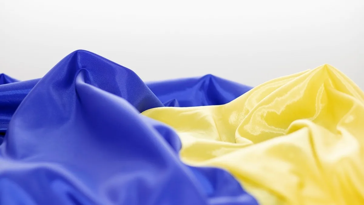 Due bandiere dell'Ue e dell'Ucraina
